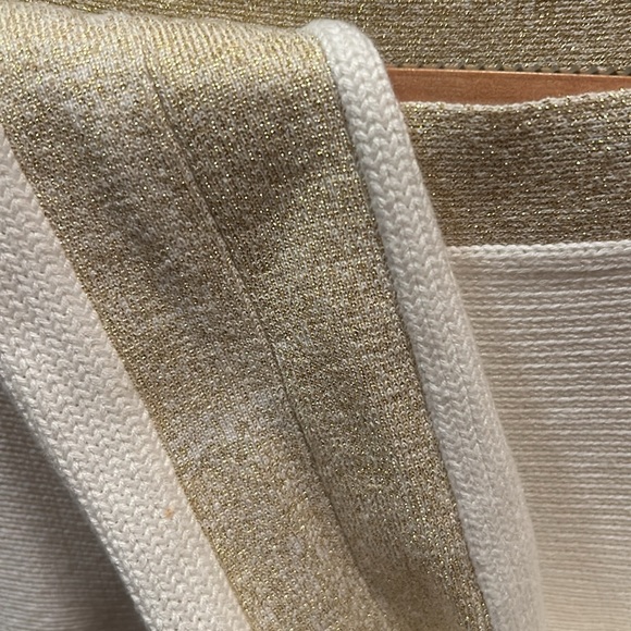 Beautiful gold creamsweater ....elegant great condition - Picture 3 of 3